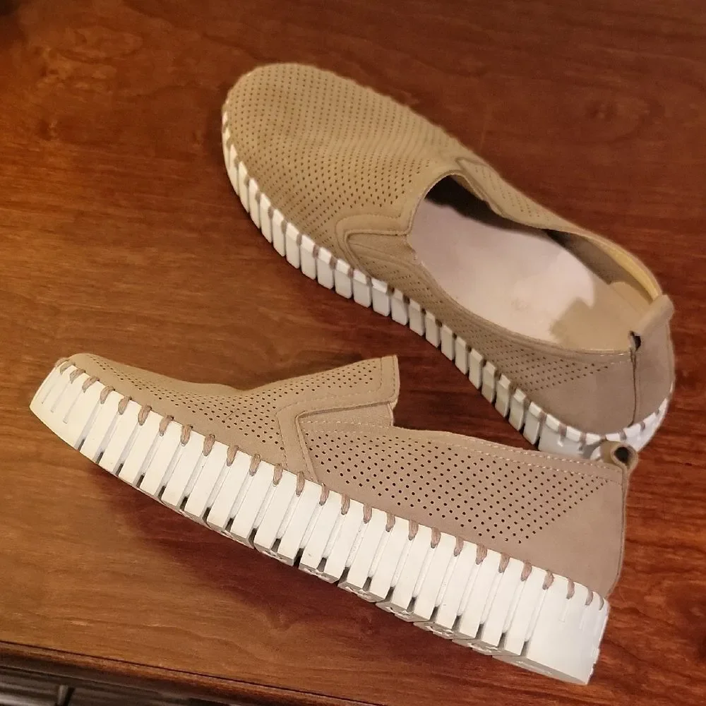 Ilse Jacobsen Tan Perforated Flats